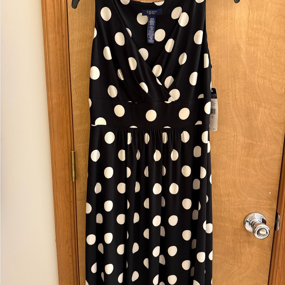 Chaps Black and White Sleeveless V-Neck Midi Dress